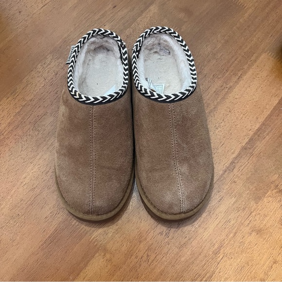 BearPaw Slippers - Picture 1 of 4